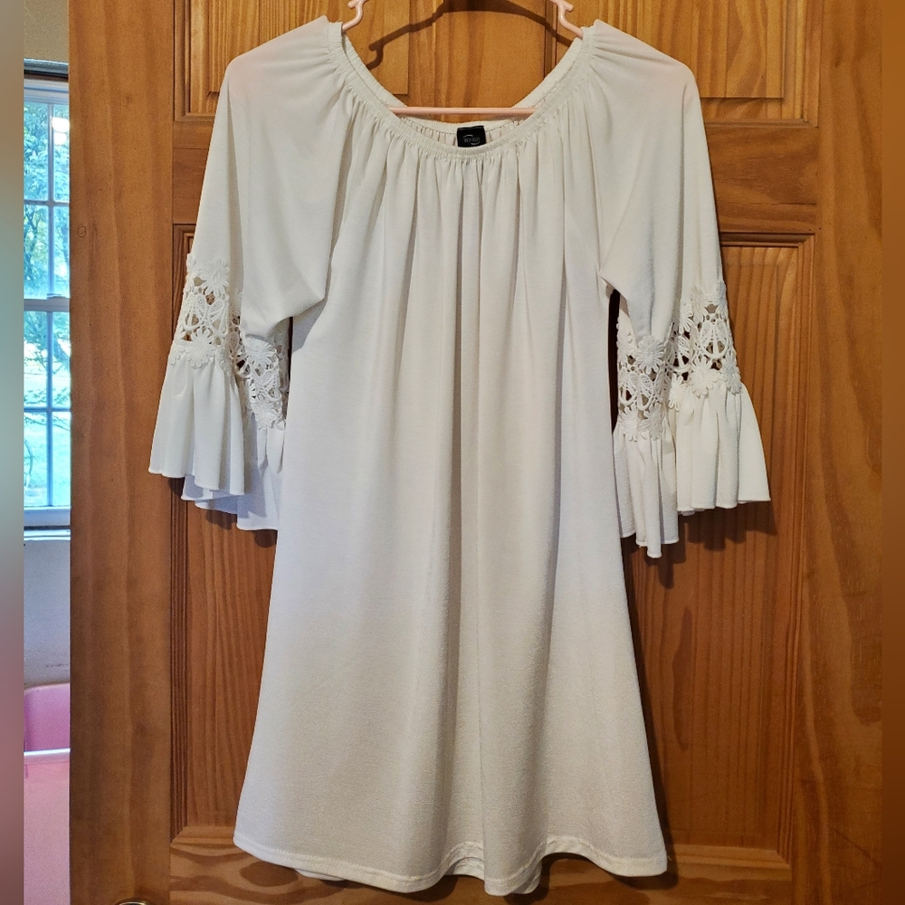 WINWIN White Ruffle Sleeve Tunic Top